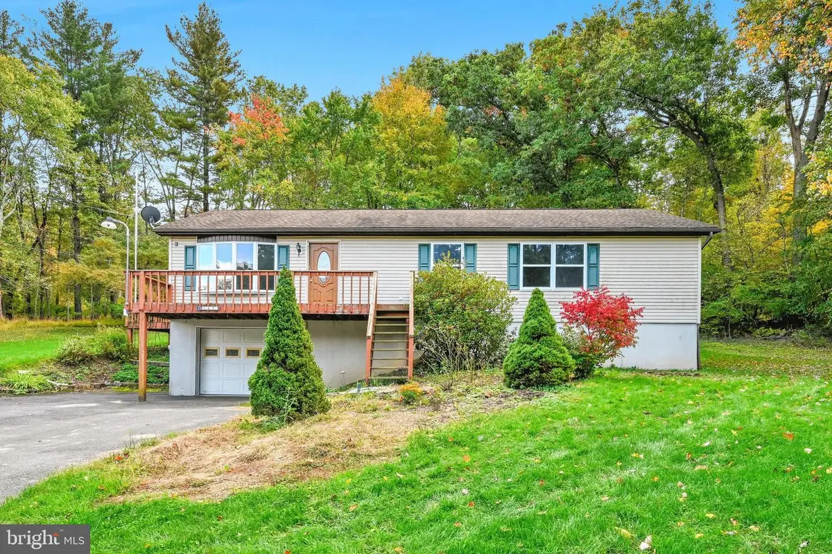 327 W Laurel St, Tremont, PA 17981 - #1