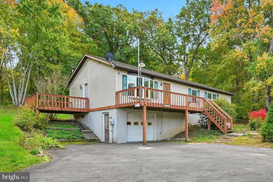 327 W Laurel St, Tremont, PA 17981 - #3