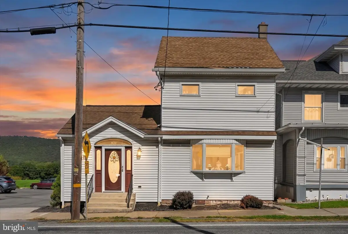 532 E Main St, Hegins, PA 17938 - #1