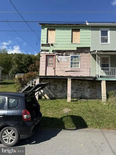 17 Main St, New Philadelphia, PA 17959 - #1