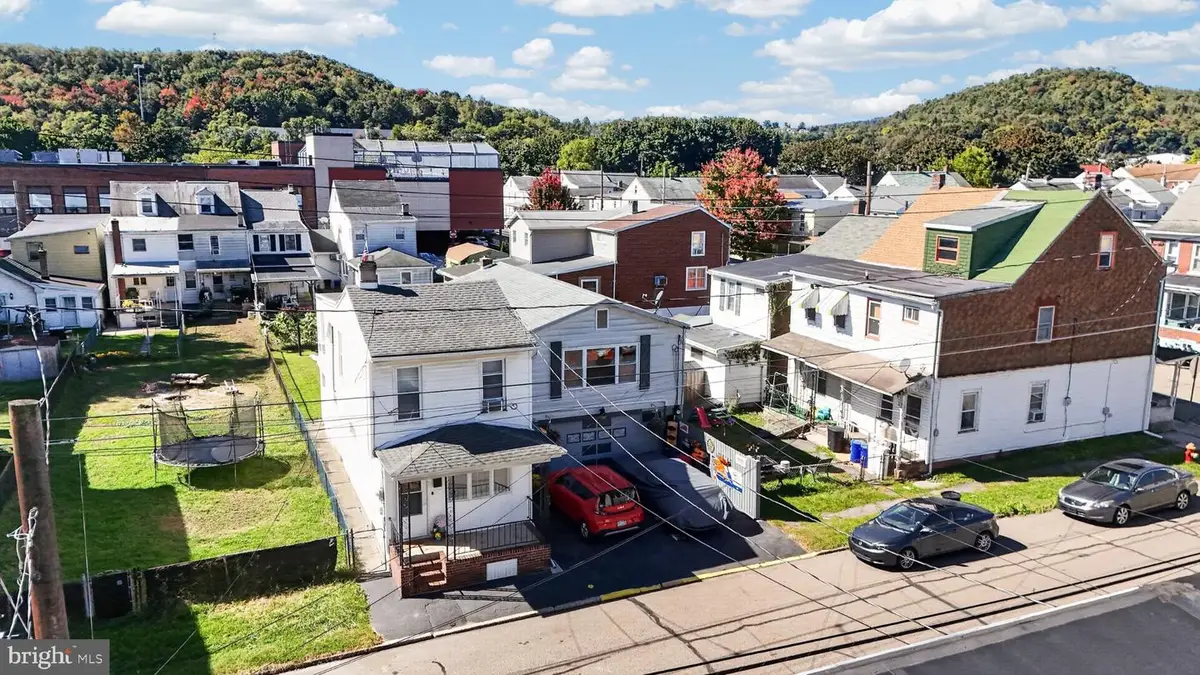 208 S Morris St, Saint Clair, PA 17970 - #1