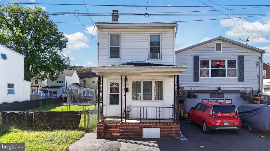208 S Morris St, Saint Clair, PA 17970 - #3
