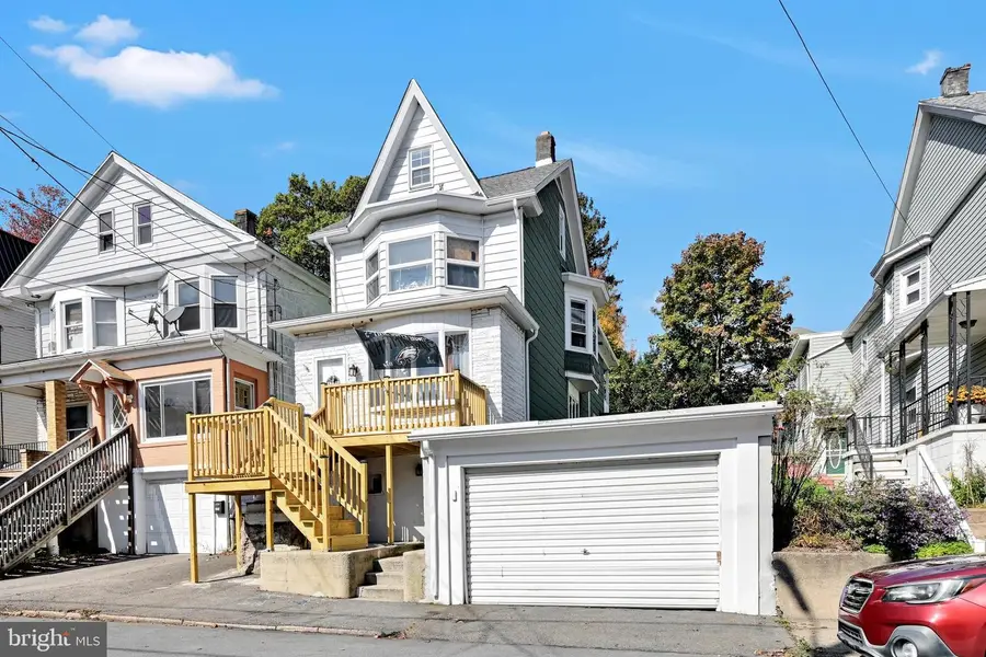 307 Indiana Ave, Shenandoah, PA 17976 - #3