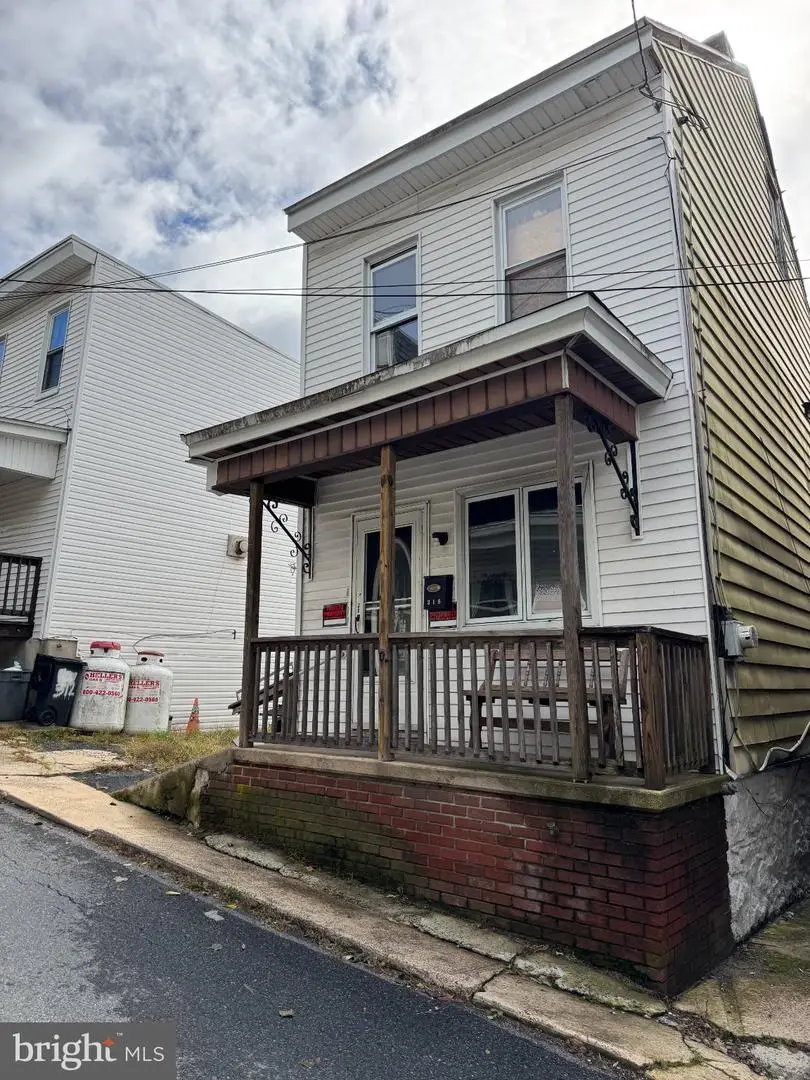 318 W Chester St, Shenandoah, PA 17976 - #1