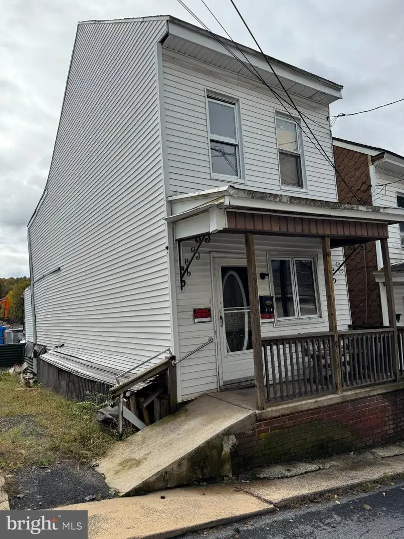 318 W Chester St, Shenandoah, PA 17976 - #2