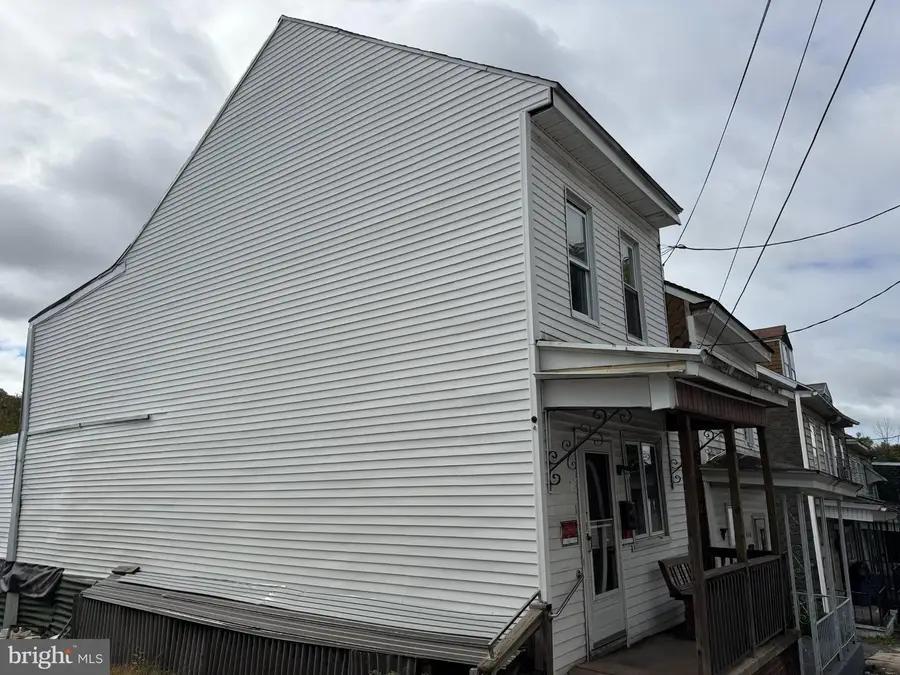 318 W Chester St, Shenandoah, PA 17976 - #3