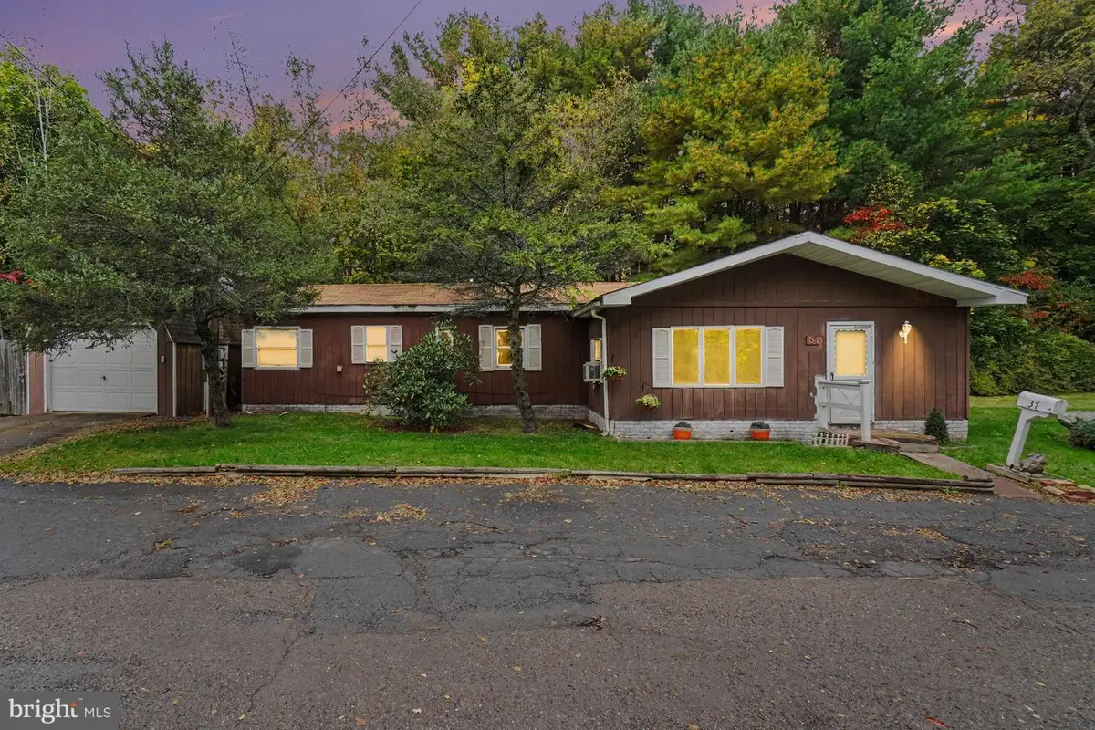 37 Back St, Mahanoy City, PA 17948 - #1