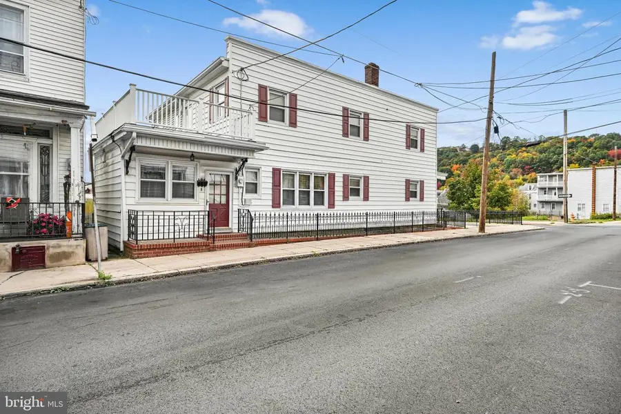 200 W Lloyd St, Shenandoah, PA 17976 - #2