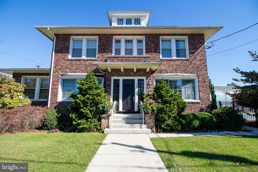 77 N Center St, Frackville, PA 17931 - #2