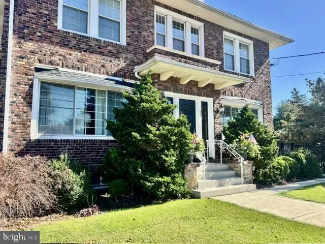 77 N Center St, Frackville, PA 17931 - #3