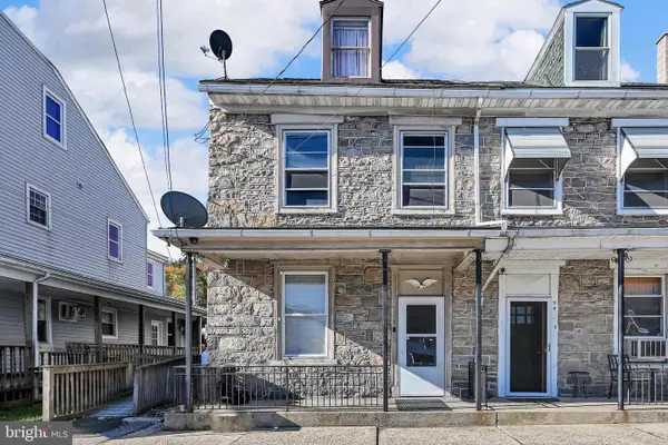 56 S 2nd St, ST CLAIR, PA 17970