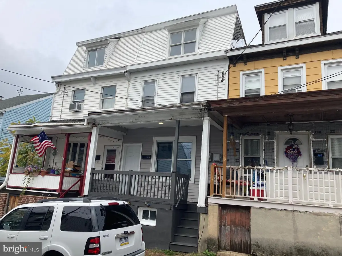 230 Twin St, Minersville, PA 17954 - #1
