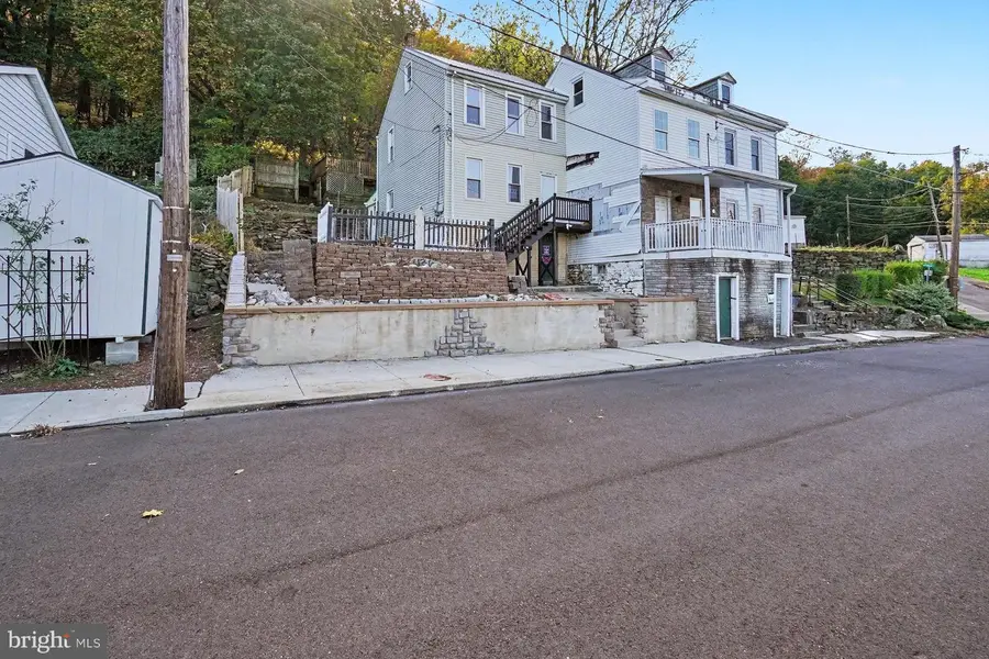 436 W Savory St, Pottsville, PA 17901 - #3