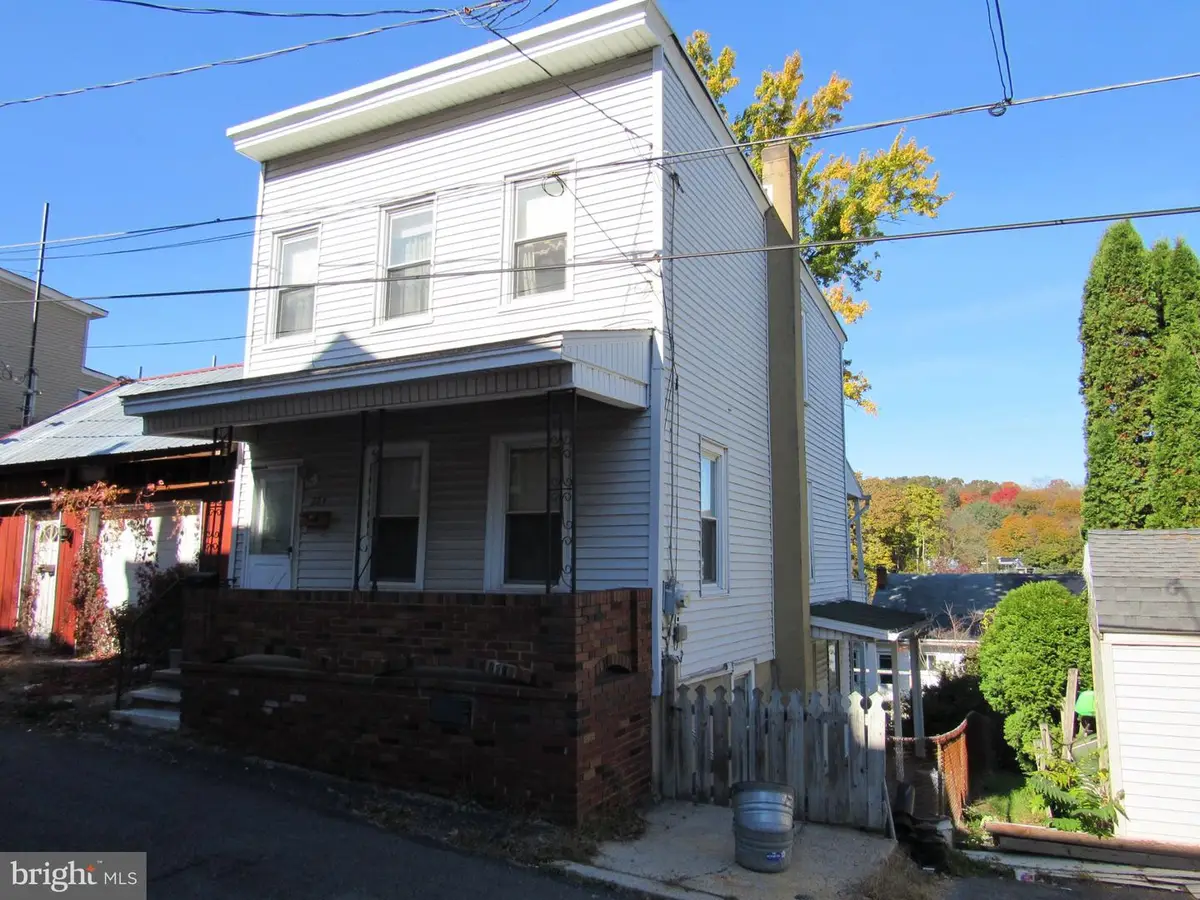 224 Middle St, Minersville, PA 17954 - #1