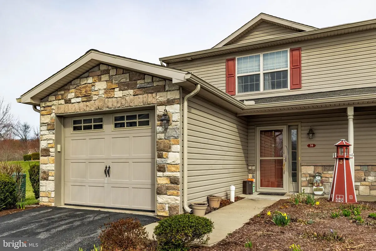 38 N Oakwood Ln, Selinsgrove, PA 17870 - #1