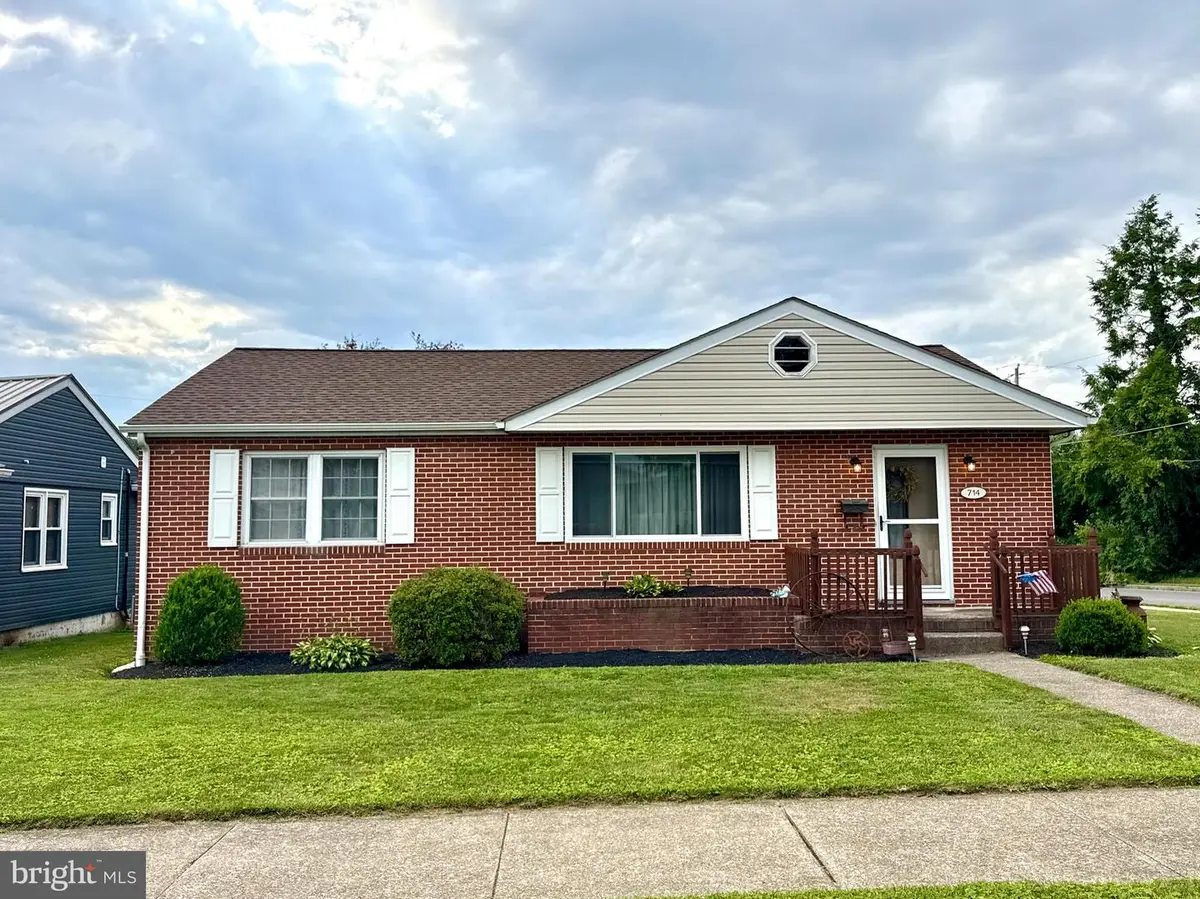 714 10th St, Selinsgrove, PA 17870 - #1