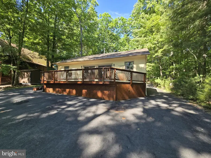 24 Lakeside Dr, Lakeville, PA 18438 - #2