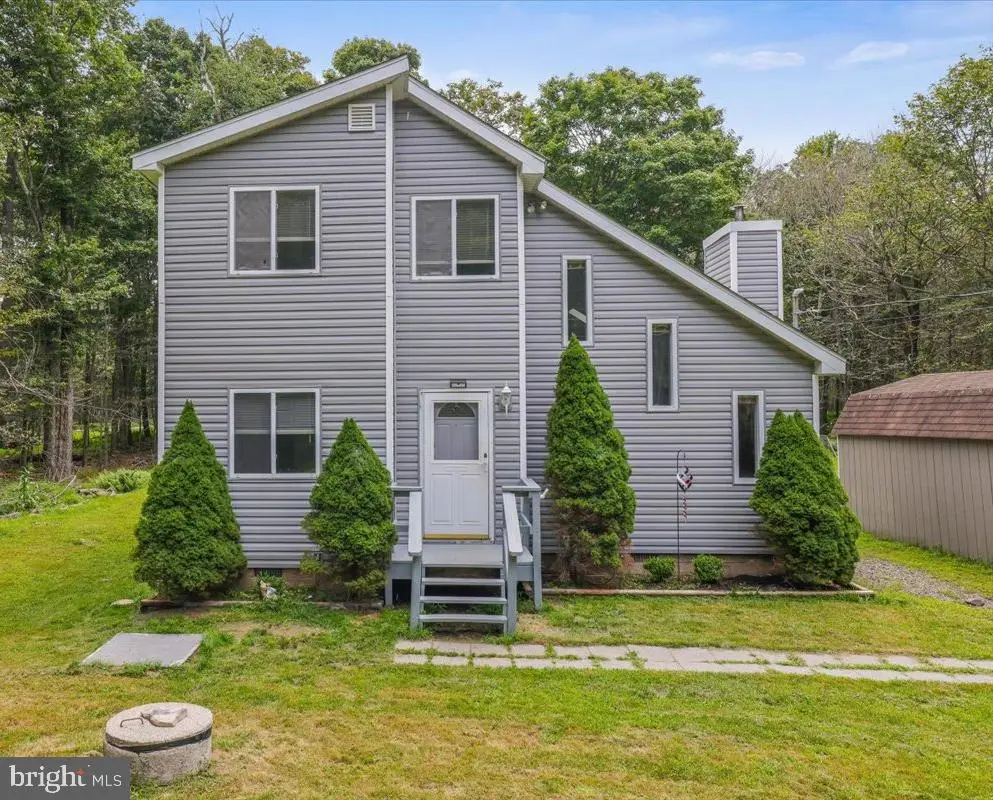 1065 Breezewood Dr, Newfoundland, PA 18445 - #1