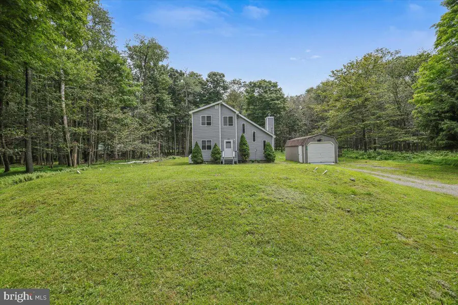 1065 Breezewood Dr, Newfoundland, PA 18445 - #2