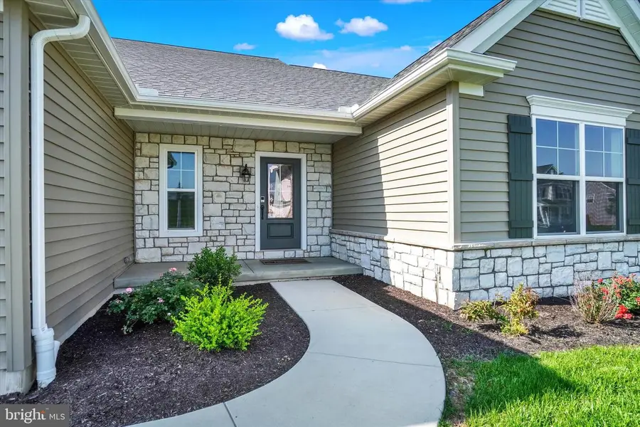 448 Springhouse Ln, York, PA 17406 - Image #2