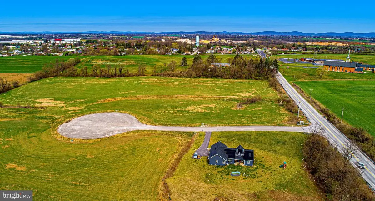 4001 Rolling Meadow Ct, York, PA 17408 - Image #1