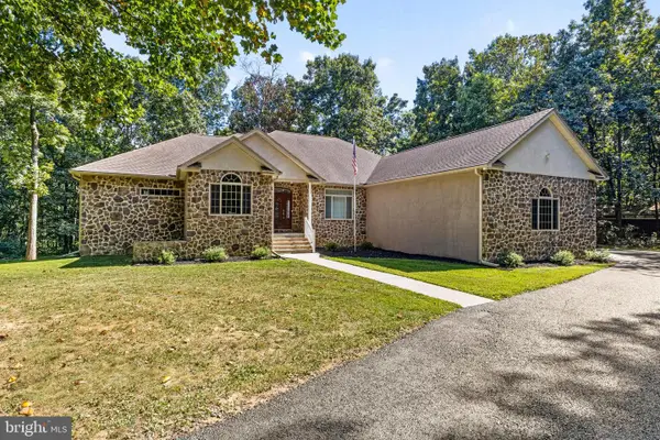 1982 Whyte Ln, SPRING GROVE, PA 17362