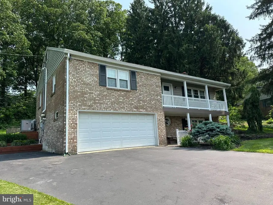 415 Folkstone Ct, York, PA 17402 - Image #2