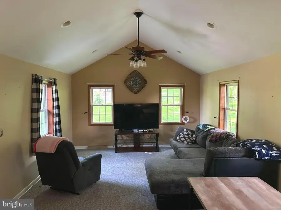 415 Folkstone Ct, York, PA 17402 - Image #3