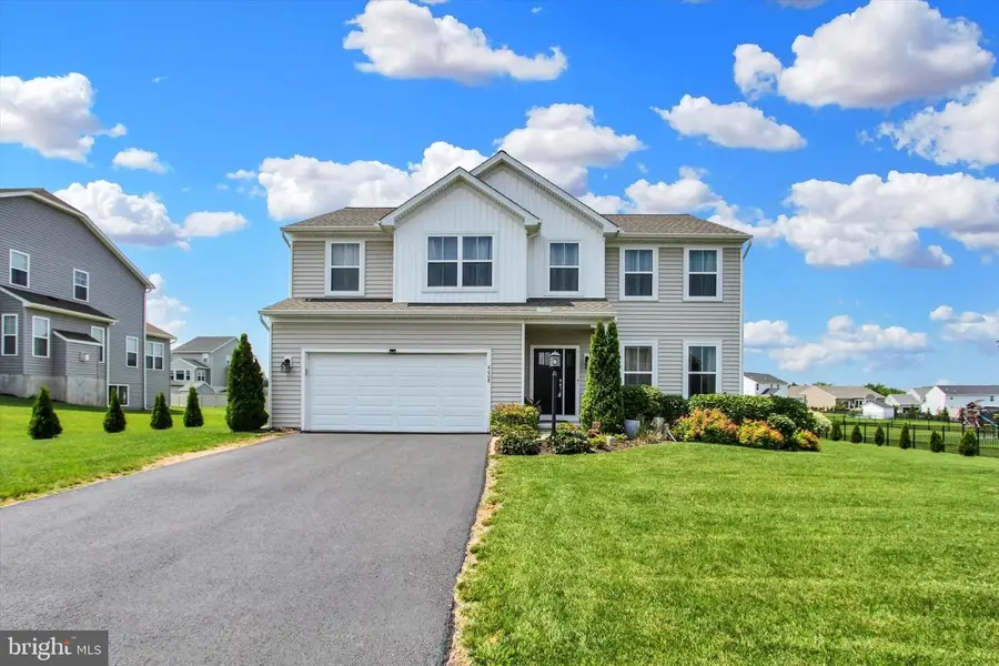 4008 Country Dr, Dover, PA 17315 - Image #2