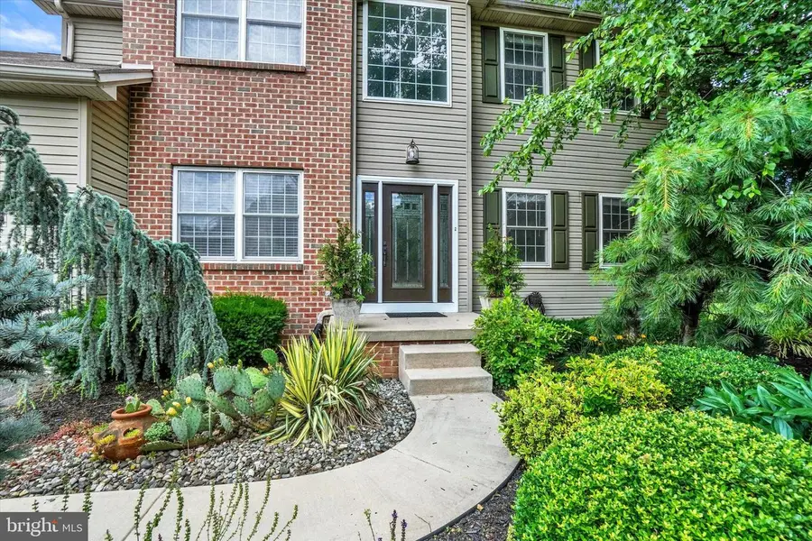 857 Willow Ridge Ct, York, PA 17404 - Image #2