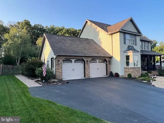 345 Jasmine Dr, Hanover, PA 17331 - Image #2