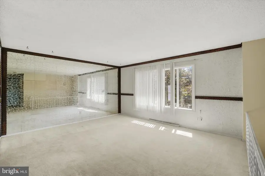 2700 Thornbridge Rd E, York, PA 17408 - Image #2