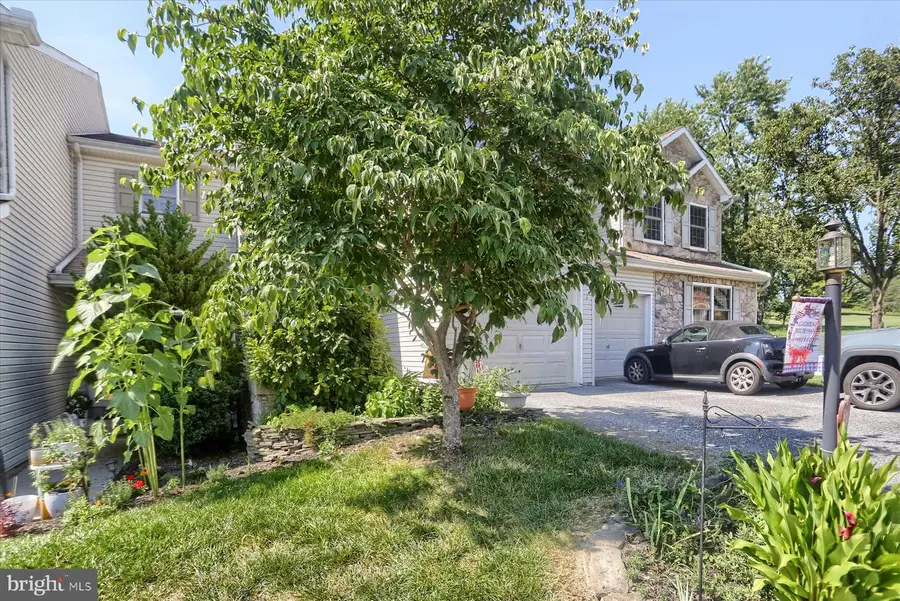 10 Fargreen Ct, Etters, PA 17319 - Image #2