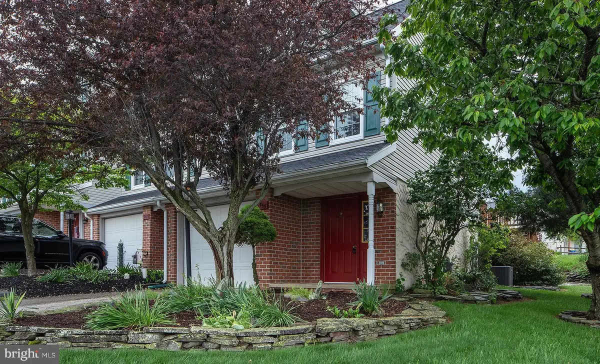755 Robin Hill Cir, York, PA 17404 - Image #1