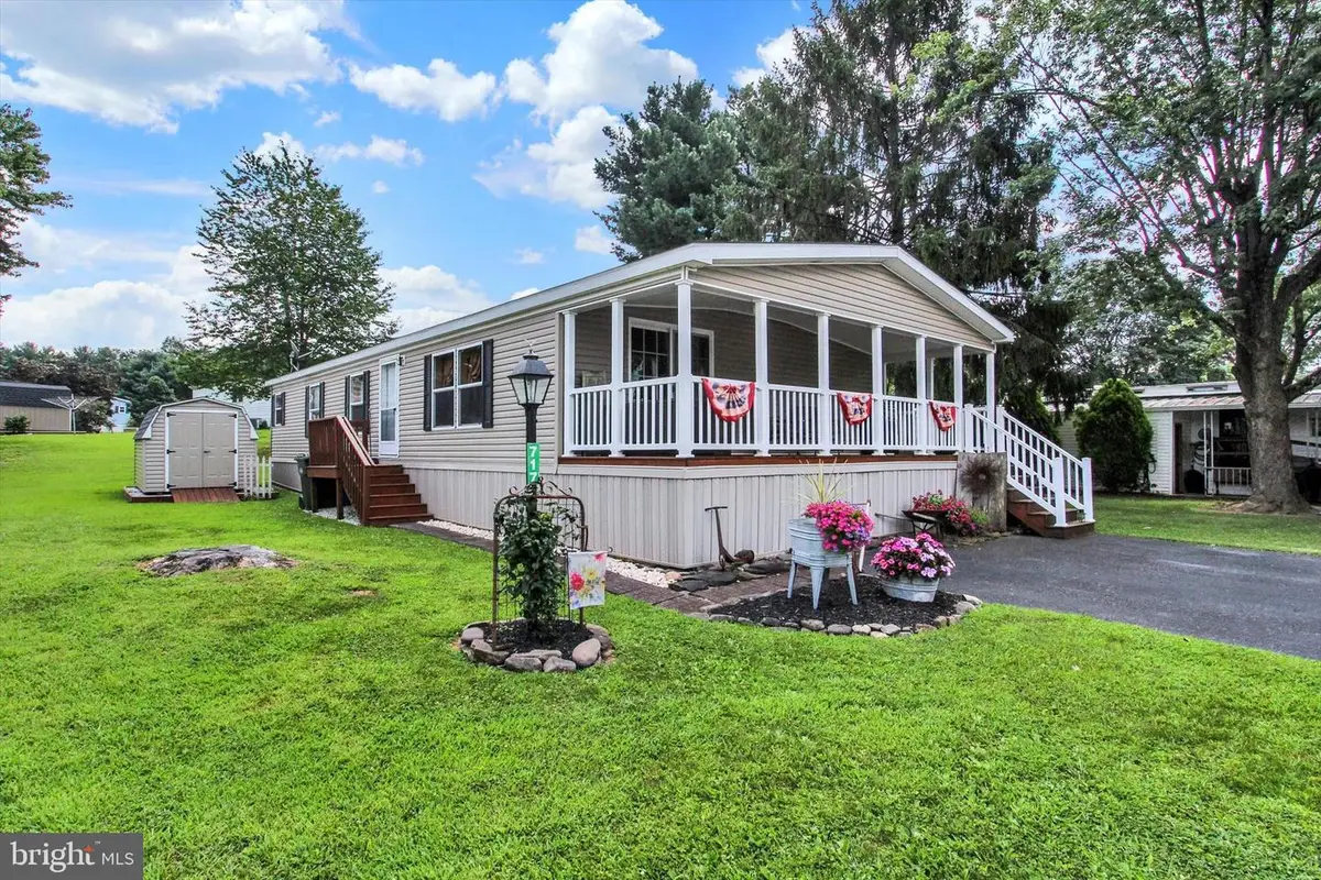 717 Lake Dr, Mount Wolf, PA 17347 - Image #1