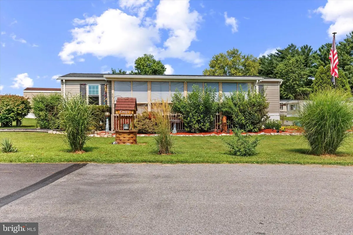 306 Waldorf Dr, York, PA 17404 - Image #1