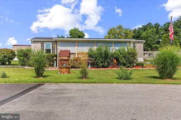 306 Waldorf Dr, YORK, PA 17404