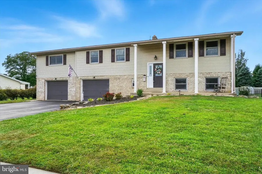 412 Spring Forge Dr, Spring Grove, PA 17362 - Image #2