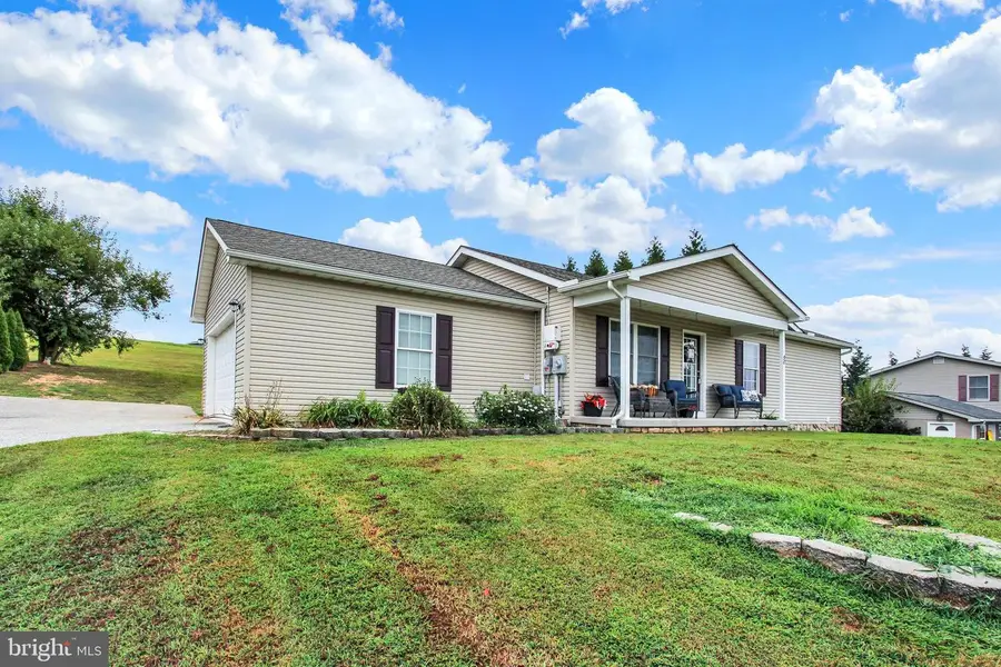 90 Michelle Way, Hanover, PA 17331 - Image #3