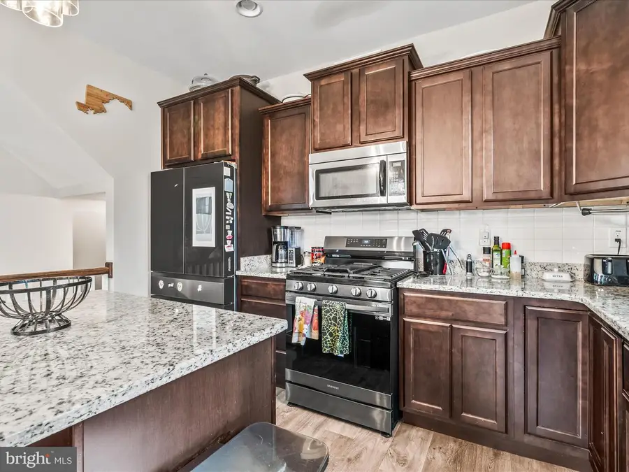 208 Overlook Dr, Hanover, PA 17331 - Image #2