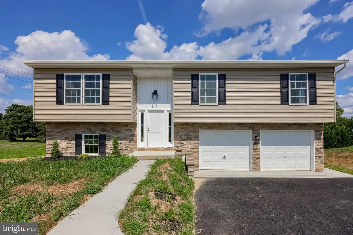 6030 Deborah Dr, Spring Grove, PA 17362 - Image #1