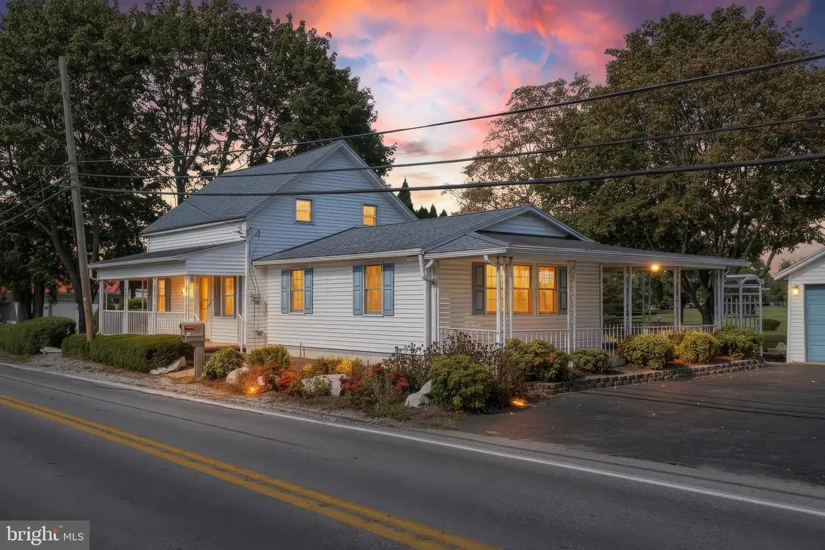 868 Greenbriar Rd, York, PA 17404 - Image #1