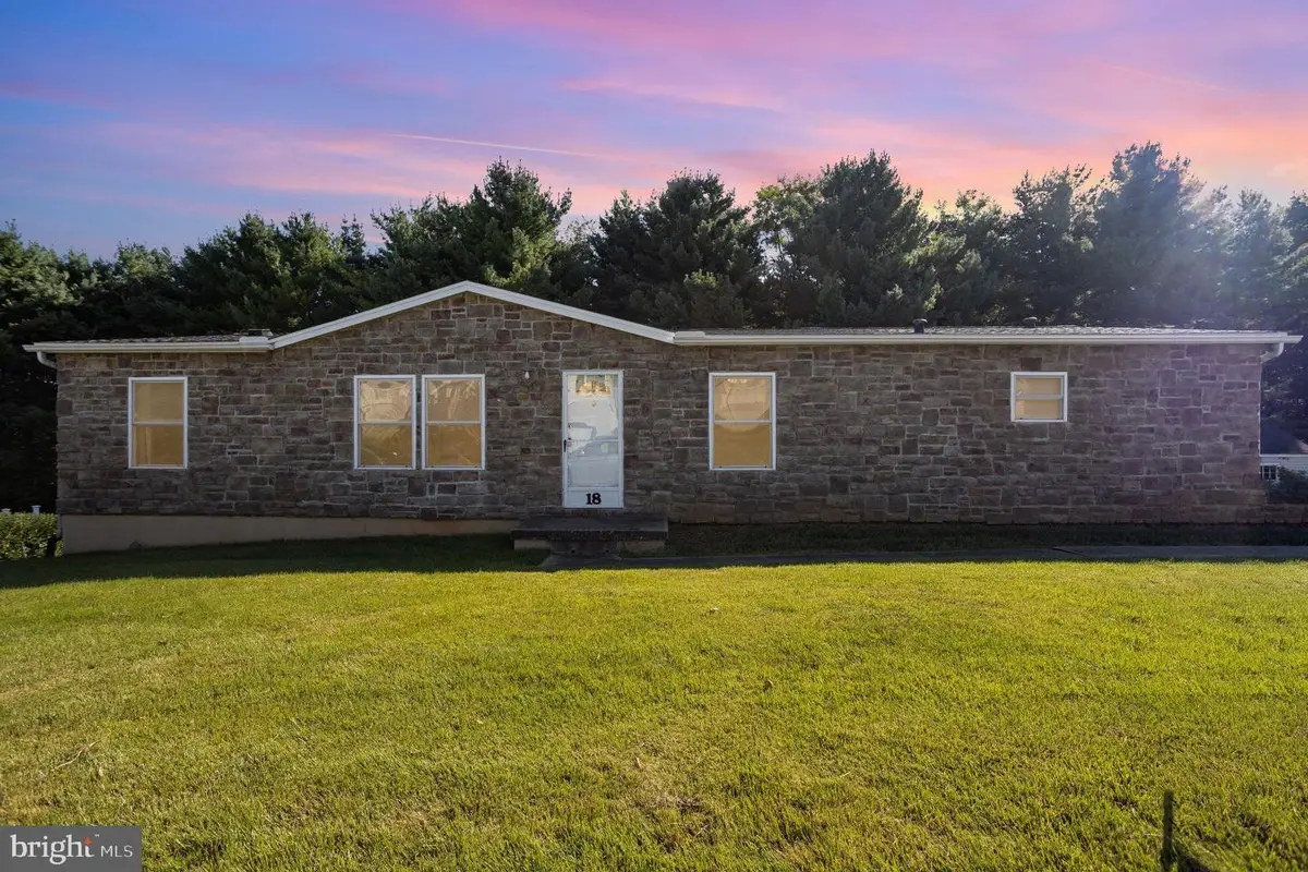 18 Oriole Cir, Felton, PA 17322 - Image #1