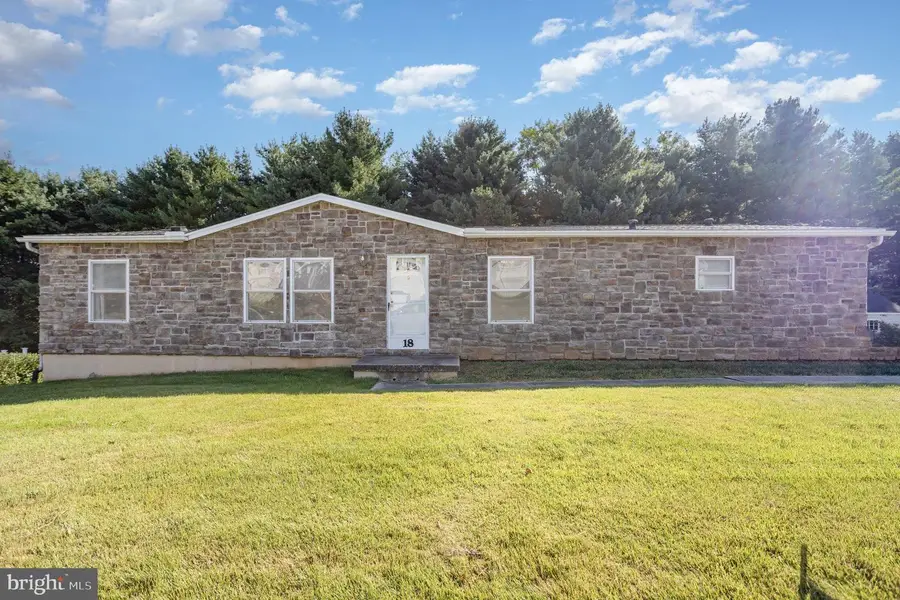 18 Oriole Cir, Felton, PA 17322 - Image #2