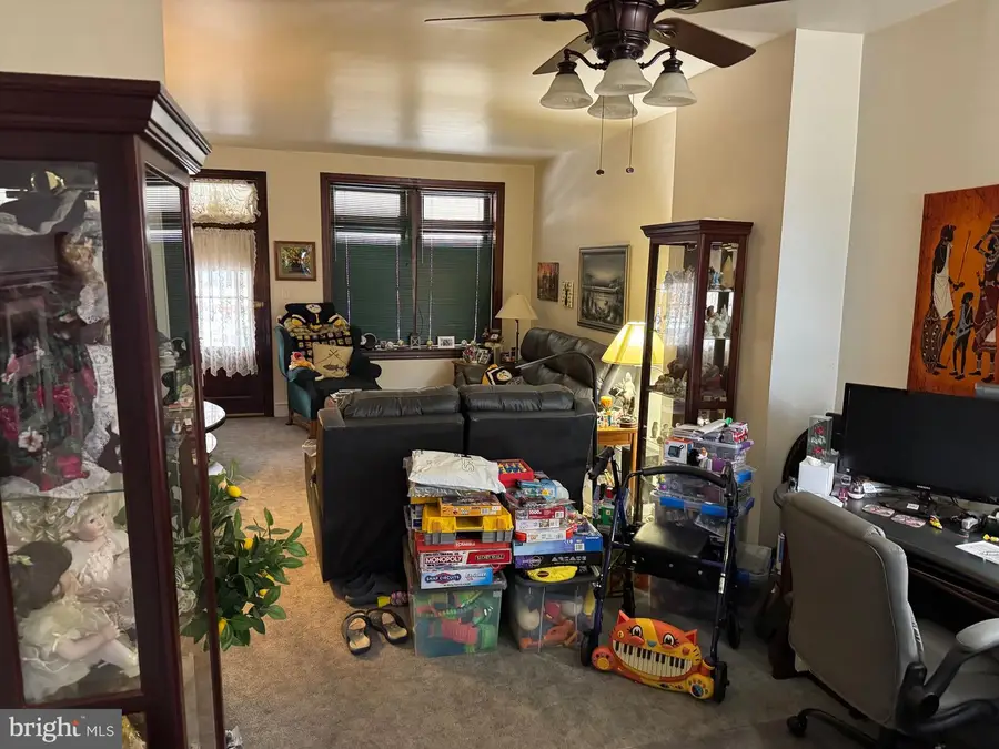 908 W College Ave, York, PA 17401 - Image #2