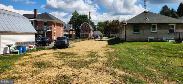 16 N Main St, JACOBUS, PA 17407