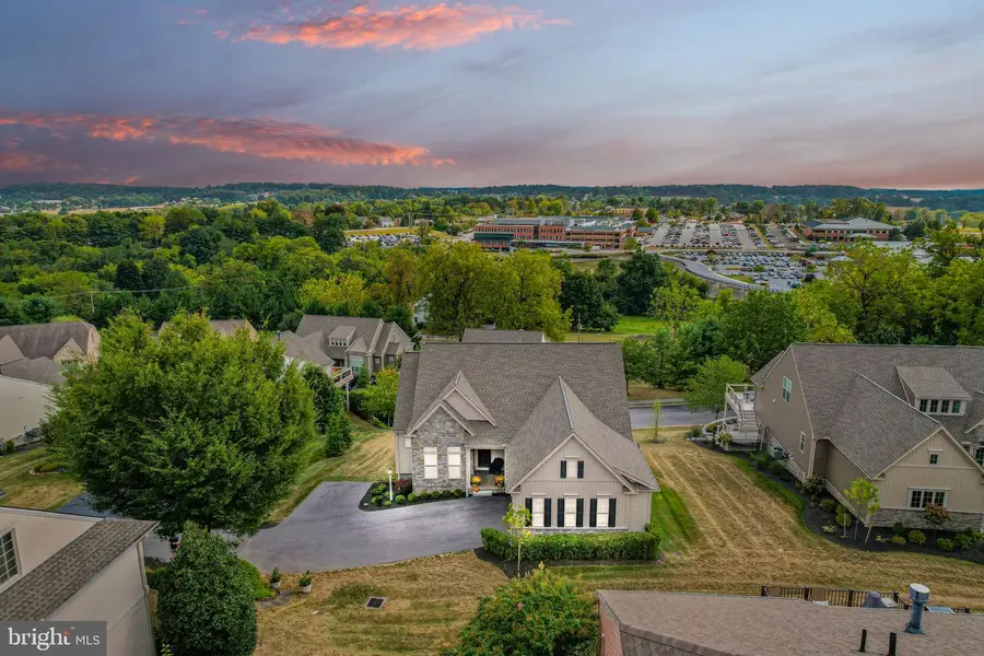 102 Maribel Ln, York, PA 17403 - Image #2