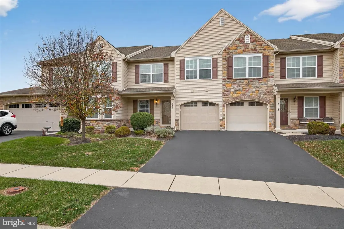 307 Stoneridge Ct, New Cumberland, PA 17070 - Image #1