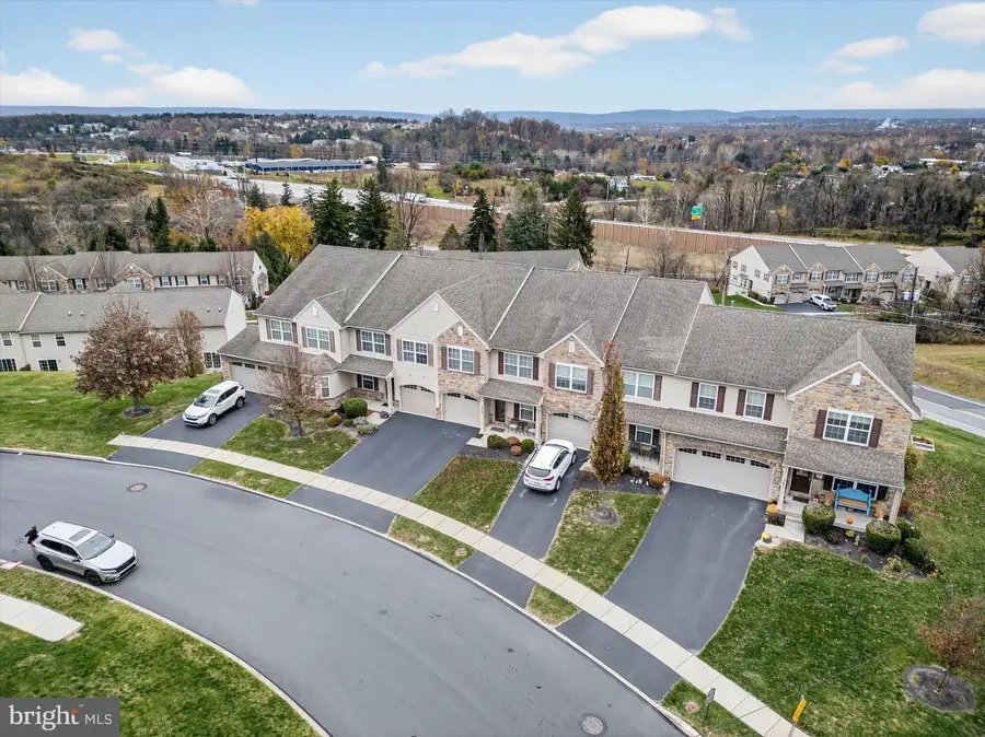 307 Stoneridge Ct, New Cumberland, PA 17070 - Image #2