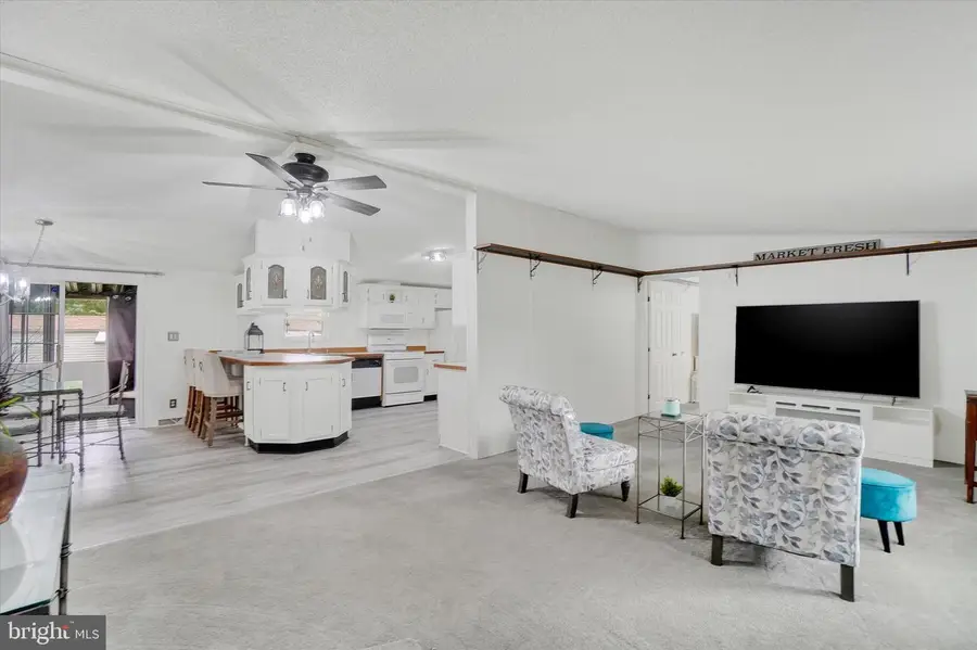 14 Spruce Ln, Manchester, PA 17345 - Image #2